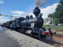 Höyryveturi toisesta kuvakulmasta