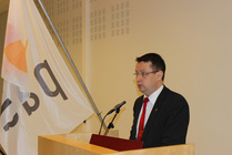 kansanedustaja/ kaupunginvaltuuston pj Mika Kari toi kaupungintervehdyksen talvipäiville